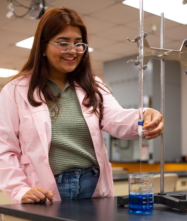 玛丽安吉梅内斯 works on a titration lab in a lab at Pima's Desert Vista Campus